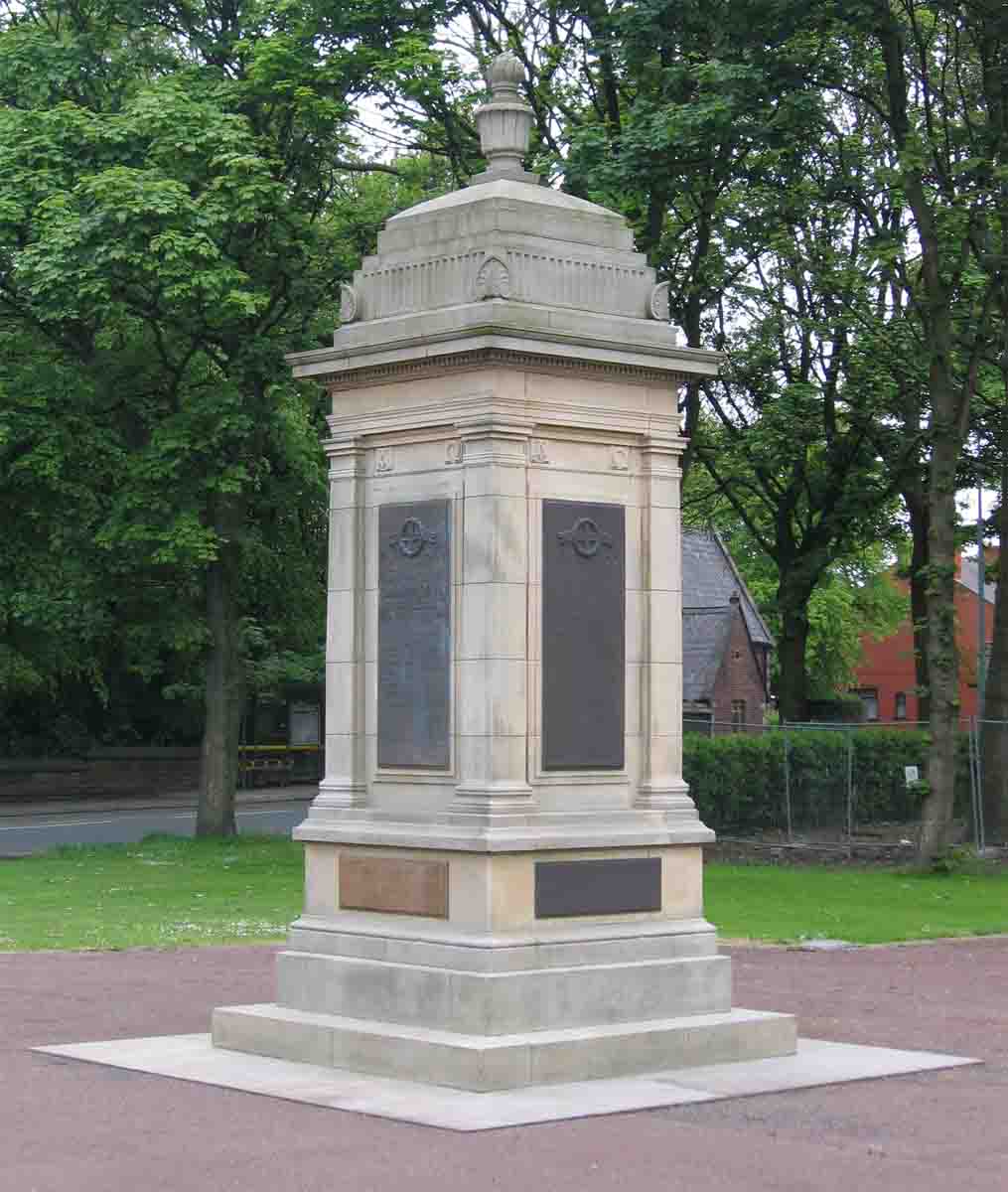 Atherton Cenotaph. Photo by Peter Wood, May 2005